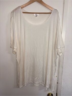 VIP By Avenue Short Sleeve White Blouse Size 30/32